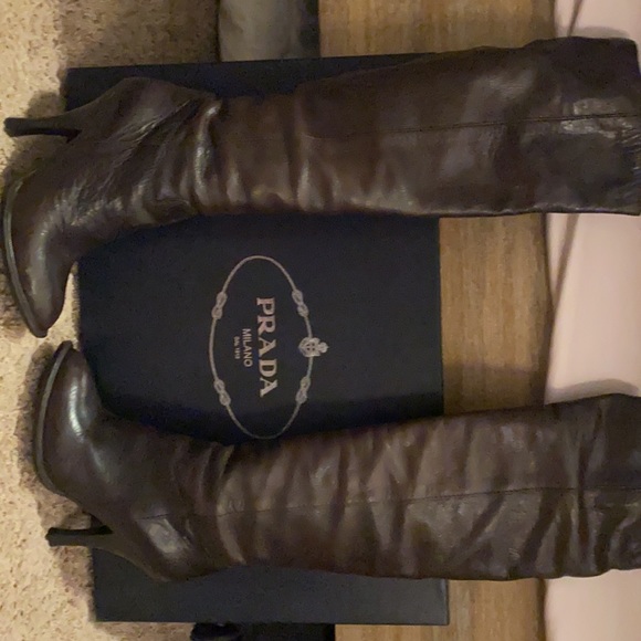 Prada heeled scrunch boots. - Picture 5 of 12